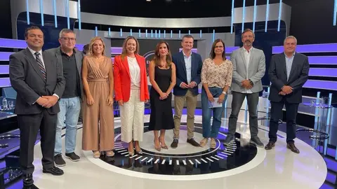 Imagen de los participantes en el programa de televisión.
