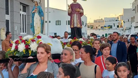 Procesión por las fiestas de Altavista.