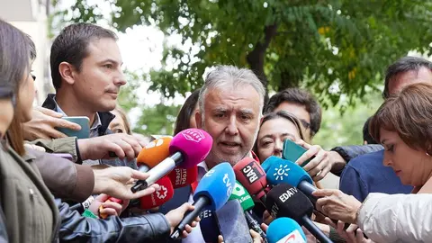 Ángel Víctor Torres a la salida de Ferraz