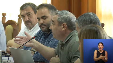 Ángel Vázquez durante el pleno del Cabildo de Lanzarote.