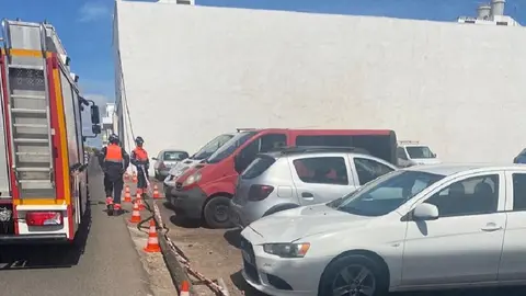 Camión de los bomberos presente en el servicio.