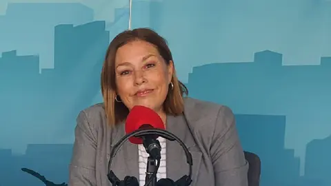 Astrid Pérez en Crónicas Radio.