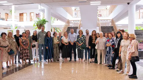 VISITA MAYORES CABILDO E INAUGURACIÓN EXPOSICION 3 EDAD LA DESTILA _ RETAZOS DE UNA VIDA_-28