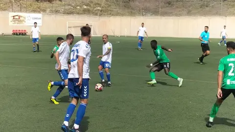 Imagen de una de las jugadas del encuentro del equipo sureño