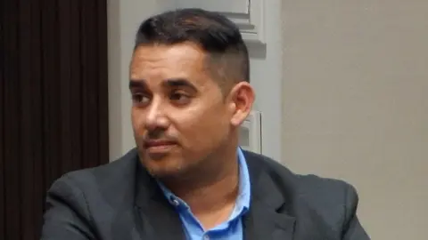 Yoné Caraballo en el Parlamento de Canarias.