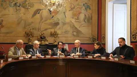 Reunión del presidente de AENA con varios senadores socialistas canarios.