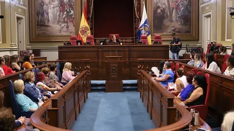 Encuentro mujer rural en el Parlamento de Canarias.