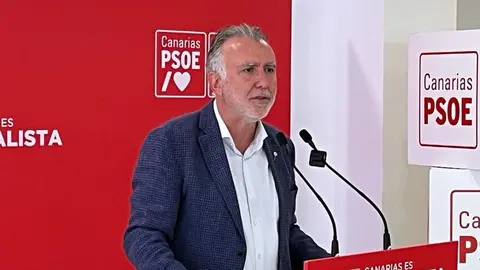Ángel Víctor Torres en una rueda de prensa.