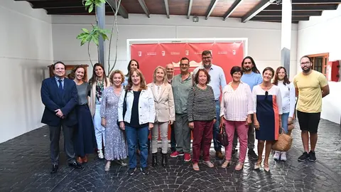 Isidro Pérez junto a las asociaciones y ONG.