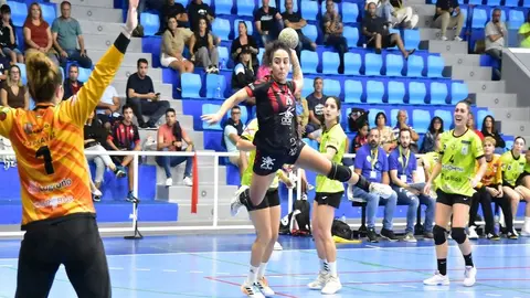 Salto increíble que acaba en gol de una de las jugadoras del San José