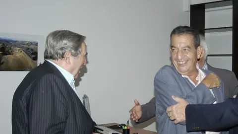 Segundo Rodríguez con Jerónimo Saavedra en la antigua sede del PSOE.