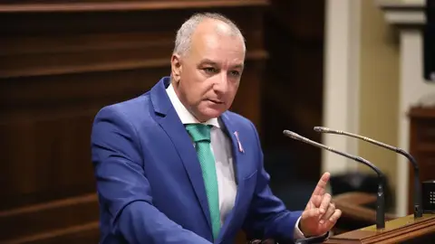 Luis Campos en el Parlamento de Canarias.