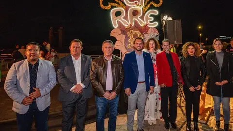 Los concejales del PP posaron solos en el encendido después de que sus compañeros de CC se negaran a hacerlo