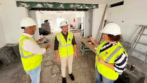 Jacobo Medina junto a Raúl de León y Marlene Romero.