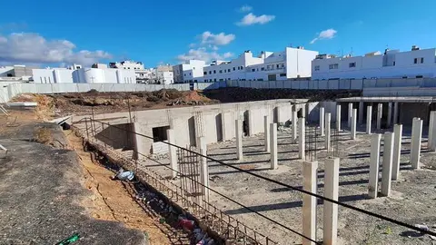 Imagen de cómo se encuentra la obra abandonada desde hace lustros.