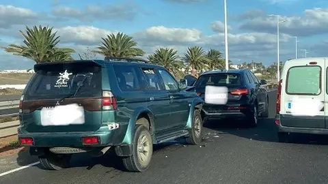 Choque entre dos vehículos en la autovía de Playa Honda.