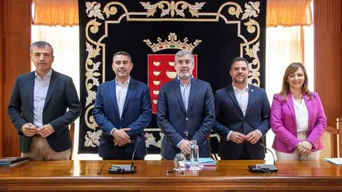 El presidente y el vicepresidente del Gobierno de Canarias con el presidente y el vicepresidente del Cabildo de Lanzarote