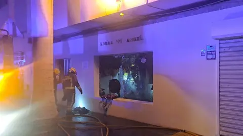Momento de la actuación de los bomberos.