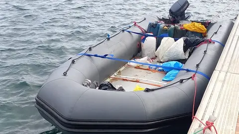 Imagen de la neumática en la que viajaban los inmigrantes