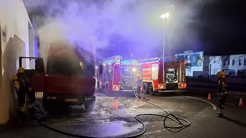 Momento de la actuación de los bomberos