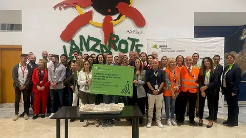 Imagen de parte de la plantilla celebrando el logro.