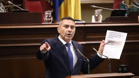 Oswaldo Betancort en el Parlamento de Canarias