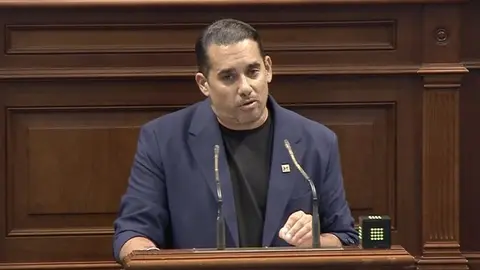Yoné Caraballo en el Parlamento autonómico