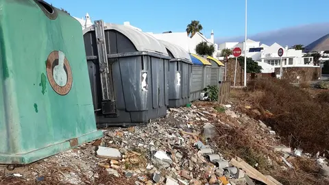 Escombros y residuos en Tías.