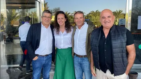 Marcos Hernández (tercero por la izquierda) junto a otros líderes socialistas.