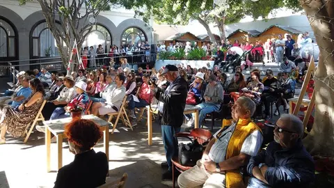Público disfrutando de un evento en La Recova