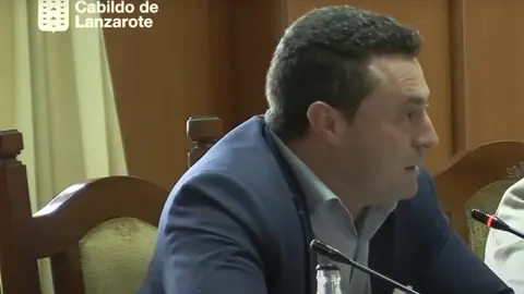 Óscar Noda en el pleno del Cabildo de Lanzarote.