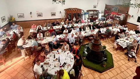 Imagen de la gente que fue a la cena del PP