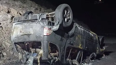 Estado en el que quedó el coche incenciado en Maciot.