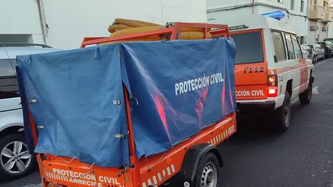 Despliegue de Protección civil en las calles de Arrecife . Sistema de bombeo