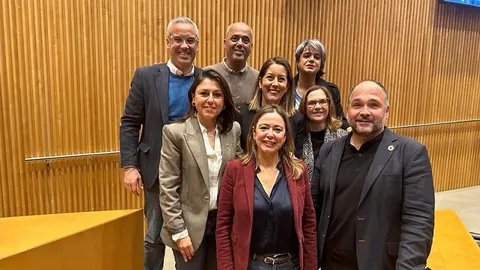 María Dolores Corujo con diputados y senadores canarios