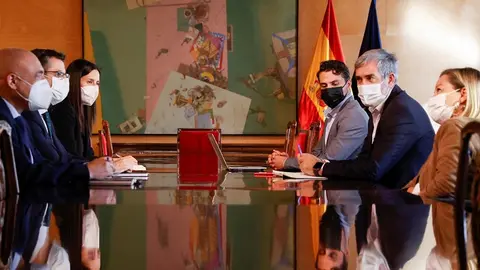 Momento de la firma del acuerdo hidráuilico.