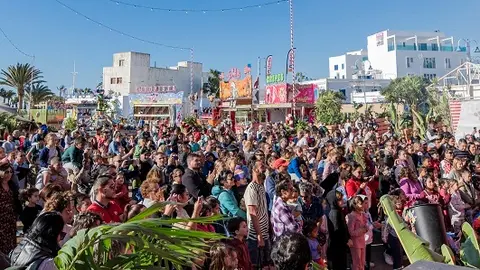 Navilan Arrecife. La Feria de la Navidad   arranca con un extraordinario éxito de asistencia  en su primer día