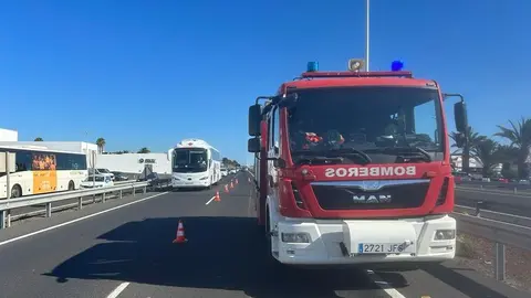 La cola de vehículos en seguida se hizo enorme