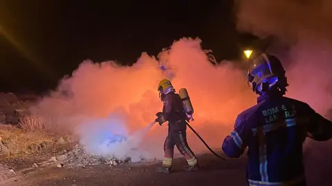 Momento de una de las intervenciones de los bomberos