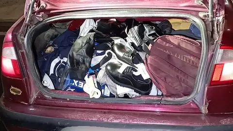 Imagen de la mercancía incautada en el vehículo.