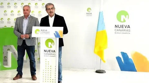 Luis Campos y Román Rodríguez en una rueda de prensa.