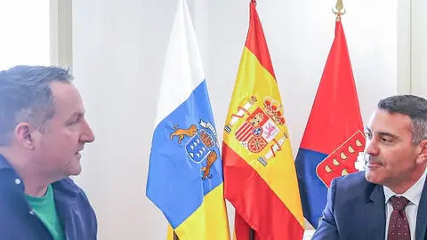 Oswaldo Betancort junto a Jayson Decaires.