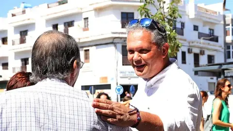 Alfredo Mendoza durante la campaña electoral.