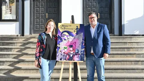 El alcalde de San Bartolomé con la autora del cartel del carnaval de este año