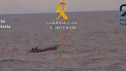 Imagen del vídeo captado por la Policía Nacional de la embarcación. 