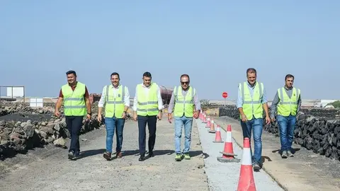 Imagen del presidente del Cabildo y del alcalde de Tinajo el día que presentaron los proyectos que se van a ejecutar para tratar de evitar los reiterados cortes de agua.