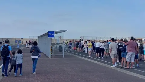 Zona en el muelle de Cruceros de Arrecife destinada como punto para los taxistas de la capital de Lanzarote