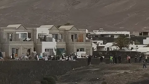 Desalojo de los esqueletos situados en Playa Blanca.