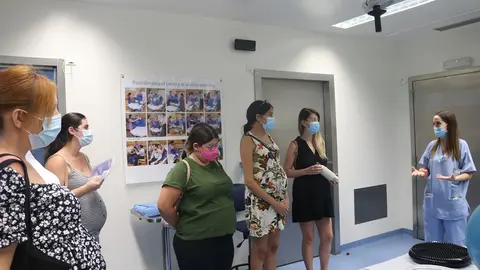 Matrona guiando una de las visitas