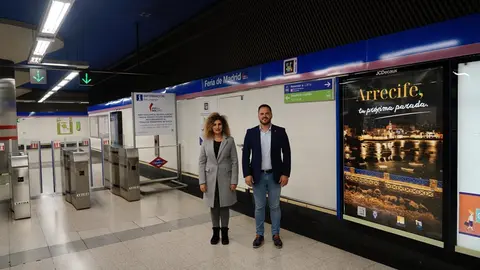 Yonathan de León y Eli Merino en la estación de IFEMA.